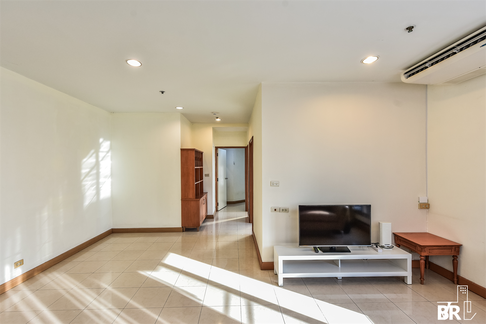 Pathumwan Resort near Airport Rail Link Phaya Thai Station Big discount, full deal