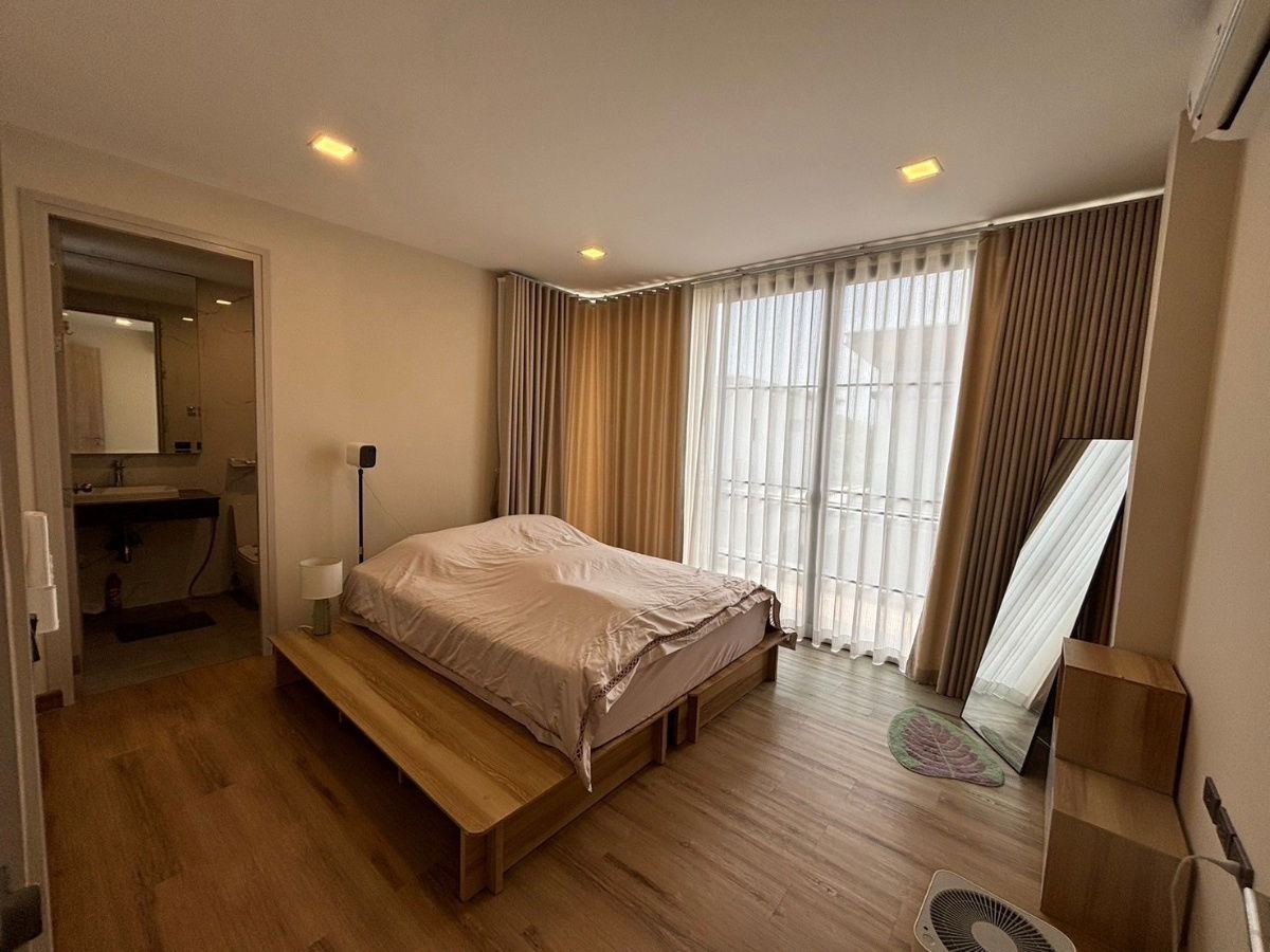 รูป ให้เช่าบ้านเดี่ยวสองชั้น  4 ห้องนอน 3 ห้องน้ำ 1 ห้องรับแขก 1 ห้องครัว   - รูปที่ 22/34