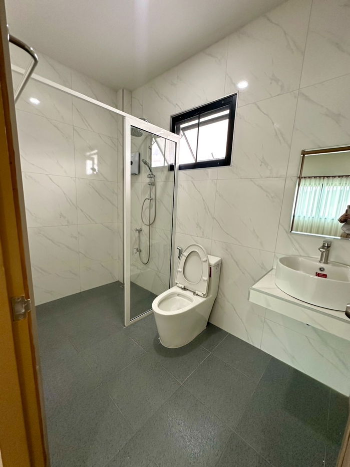 รูป  ขายบ้านเดี่ยว 2 ชั้น  3 ห้องนอน  3 ห้องน้ำ  1 ห้องครัว  2 ที่จอดรถ - รูปที่ 10/17