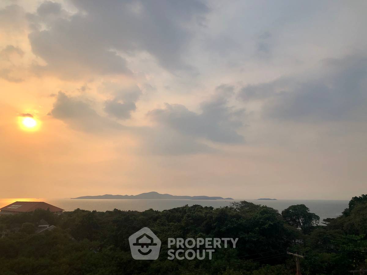 picture 2-BR Condo at The Saint Residences near MRT Phahon Yothin (ID 1104077) - 11/39