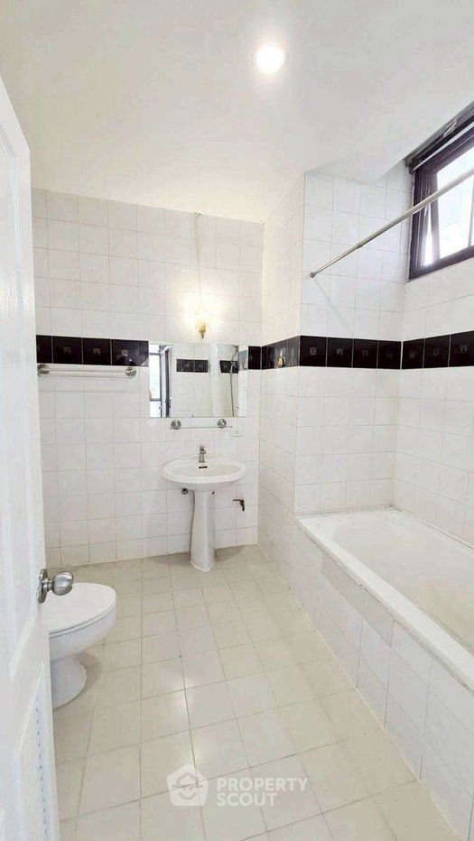 picture 3-BR Condo at The Waterford Park Sukhumvit 53 Condominium near BTS Thong Lor (ID 2331285) - 14/14