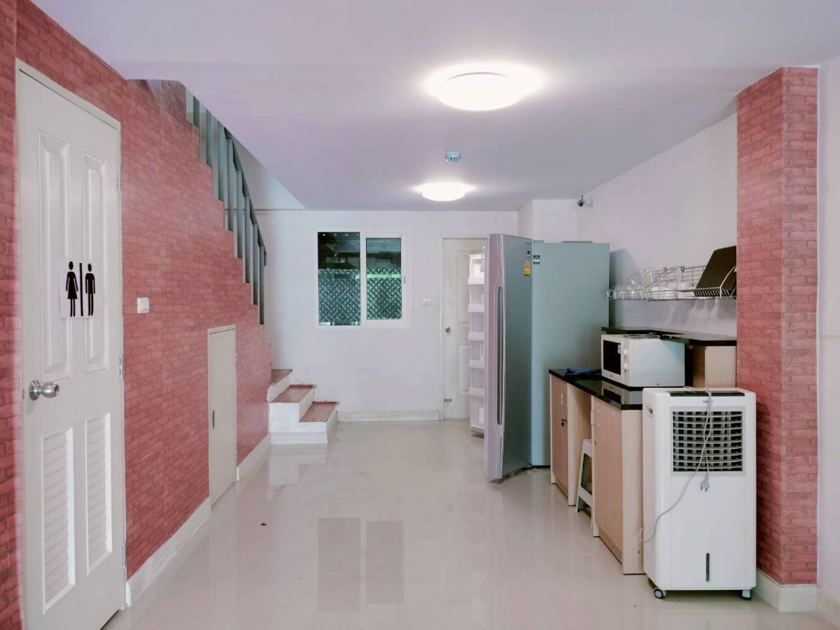 รูป 📢ให้เช่า ทาวน์โฮม /โฮมออฟฟิตห้องมุม 3.5 ชั้น ติด ABAC บางนา  โครงการเมทโทรบิซทาวน์ บรรยากาศสไตล์ยุโรป - รูปที่ 6/25