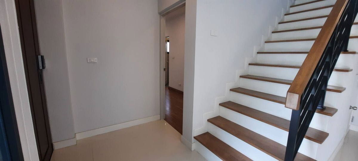 รูป บ้านเดี่ยวให้เช่า 📍 Centro Vibhavadi 📍 4 ห้องนอน 6 ห้องน้ำ บ้านหลังมุม เฟอร์นิเจอร์ และ เครื่องใช้ไฟฟ้าครบ  - รูปที่ 5/10