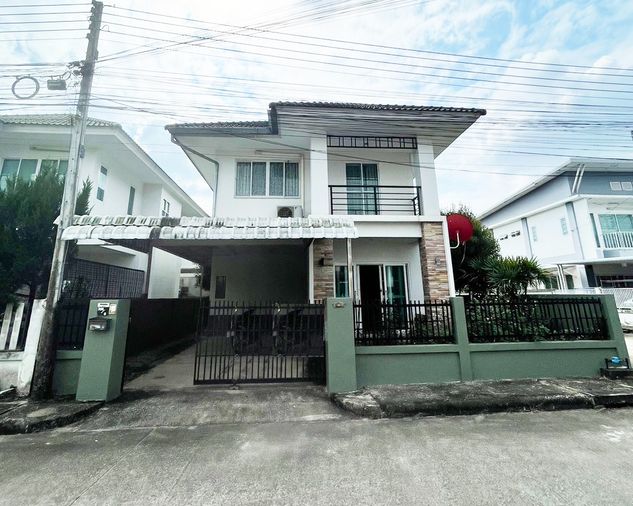 ให้เช่าบ้านเดี่ยวสองชั้น 3 ห้องนอน 2 ห้องน้ำ 1ห้องรับแขก 1ห้องครัว