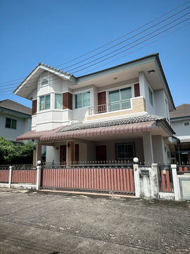 Two storey house for  sale   3 bedrooms,3 toilets and 1 kitchen. 