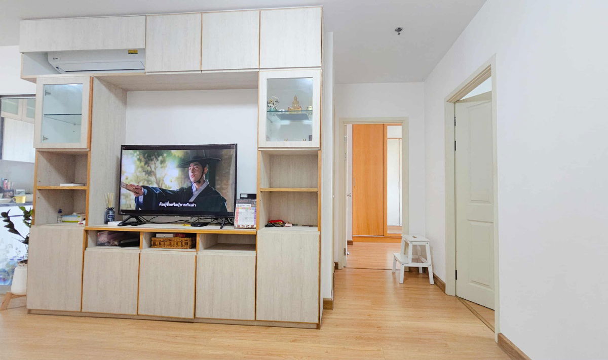 รูป ขายด่วน คอนโดติดรถไฟฟ้าตกแต่งเสร็จพร้อมอยู่ - รูปที่ 4/10