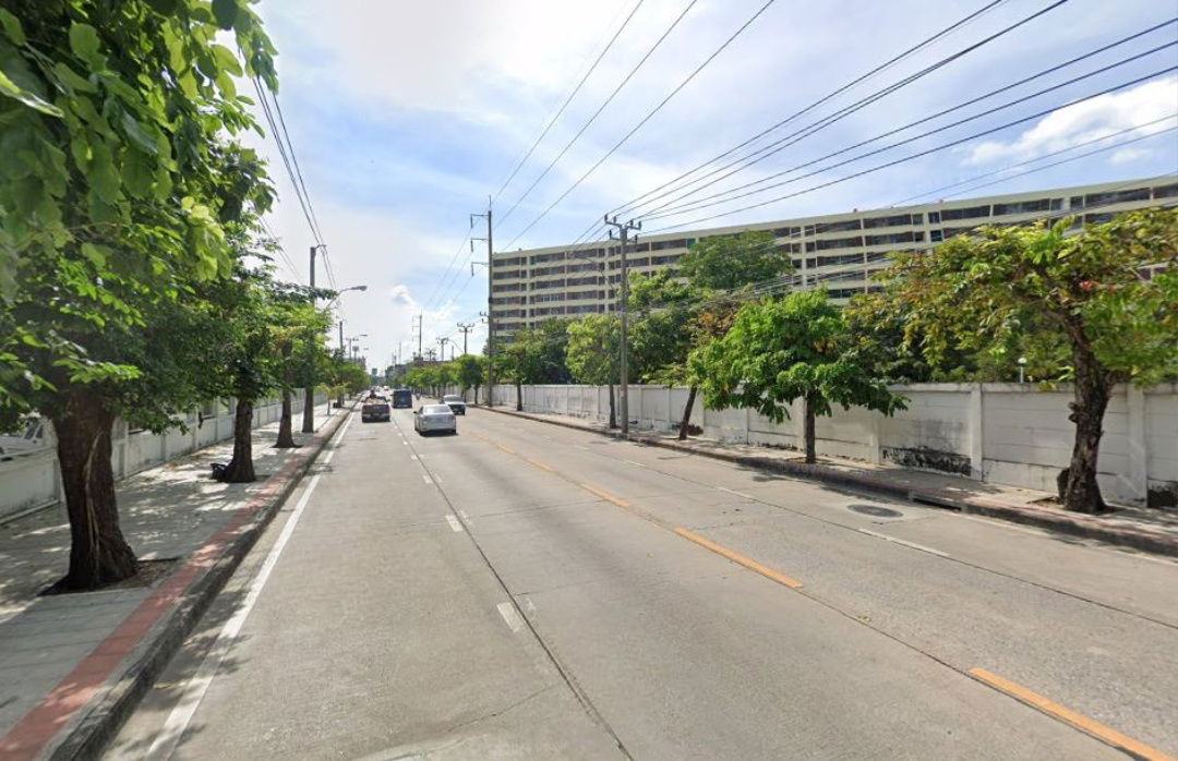 รูป ขายที่ดินพร้อมสิ่งปลูกสร้าง ติดถนนลาดปลาเค้า เดินทางสะดวก - รูปที่ 3/4