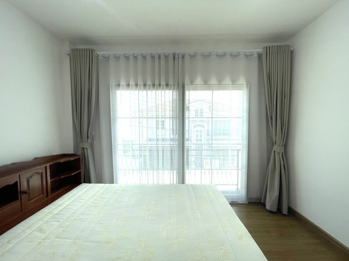 picture Two storey house for rent with 4 bedrooms,3 toilets and 1 kitchen.  - 10/29