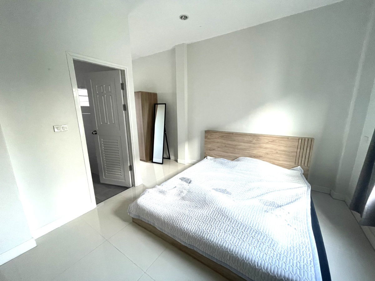 รูป ให้เช่าบ้านเดี่ยวสองชั้น  4 ห้องนอน 3 ห้องน้ำ 1  ห้องครัว  2  ที่จอดรถ - รูปที่ 11/24