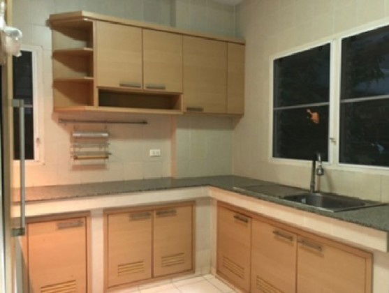 รูป ให้เช่าบ้านเดี่ยว 2 ชั้น หมู่บ้านเศรษฐสิริ วงแหวน-สุขาภิบาล 2  ใกล้ แฟชั่น ไอส์แลนด์ แอร์ 4 เครื่อง เฟอร์นิเจอร์ครบ อยู่อาศัยเท่านั้น  - รูปที่ 5/15