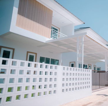 Two-storey detached house for sale  4 bedrooms 3 bathrooms and 2 parkings.