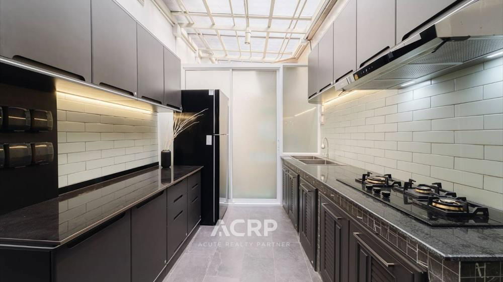 picture Newly built 5-story house for rent in the heart of Ekkamai, Sukhumvit 65. Beautifully decorated and  - 10/10