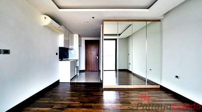 Condos for sale : 🛏️ Studio - 🛁 1 Bath - 🏙️ Sea View - 🇹🇭 THAI name - 🏢 The Peak Towers Pattaya - Ref: PEAKT45