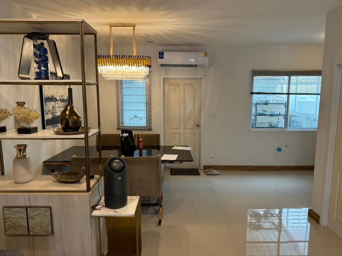 picture Townhouse for rent, 2 floors, 3 bedrooms, 2 bathrooms, 2 parking spaces,The Trust Townhome Rangsit-Klong 1     18,000/MONTH - 12/24