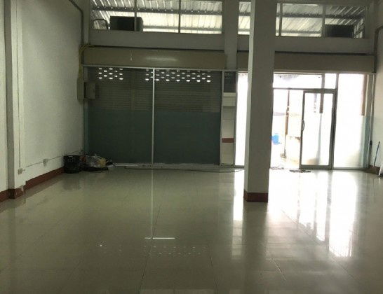 รูป  ให้เช่าอาคารพาณิชย์ 2 คูหา 4.5 ชั้น ริมถนนลาดกระบัง เข้าซอยไม่ลึก แอร์ 10 เครื่อง  ใกล้ โรบินสัน ลาดกระบัง เหมาะเป็นสำนักงาน จดบริษัทได้ - รูปที่ 14/16