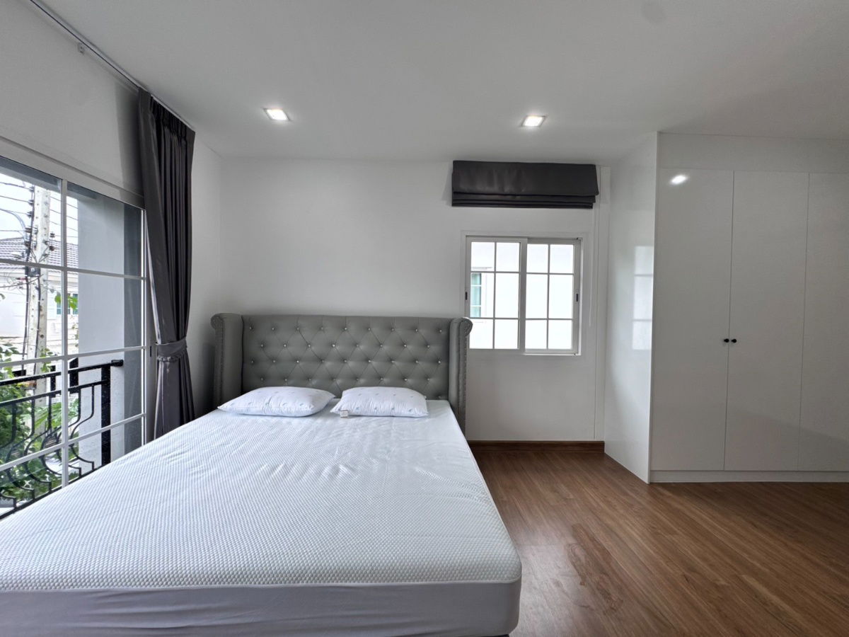 รูป ให้เช่าบ้านเดี่ยวสองชั้น  4 ห้องนอน 3 ห้องน้ำ 1 ห้องรับแขก1  ห้องครัว  2  ที่จอดรถ - รูปที่ 18/27