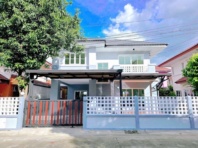 บ้านเดี่ยว กว้างขวาง ตกแต่งใหม่ พร้อมอยู่ หมู่บ้าน เดอะสวีทการ์เด้น 2 ถนนหทัยราษฎร์​  สามวาตะวันตก คลองสามวา  (หนองระแหงซอย 3) แถมเฟอร์นิเจอร์