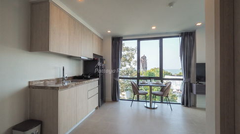 🛏️ 2 ห้องนอน - 🛁 1 ห้องน้ำ - 🏙️ Sea Views - 🌏 ชื่อชาวต่างชาติ - 🏢 Sea Zen Condominium Bang Saray - รหัส: SZEN19