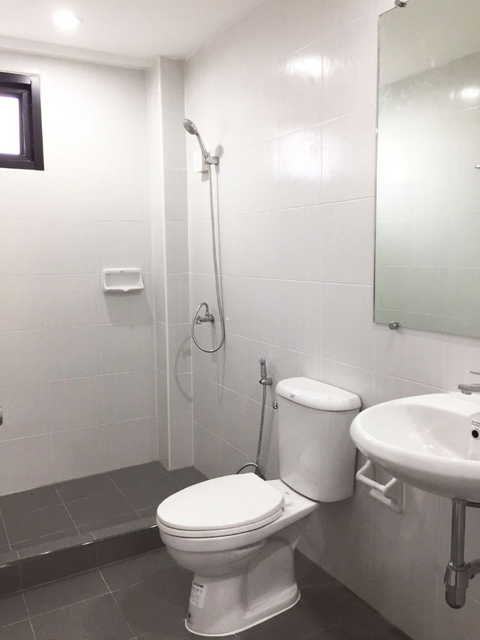 picture For rent: 4-storey shophouse in On Nut Road area, suitable for business or office use. - 8/9