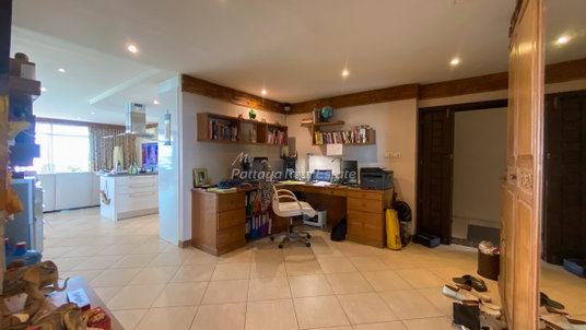 🛏️ 3 ห้องนอน - 🛁 3 ห้องน้ำ - 🏙️ Sea View - 🌏 ชื่อชาวต่างชาติ - 🏢 Executive Residence 4 Pattaya - รหัส: EXFOUR12