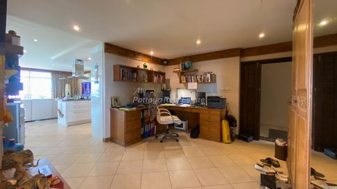 🛏️ 3 ห้องนอน - 🛁 3 ห้องน้ำ - 🏙️ Sea Views - 🌏 ชื่อชาวต่างชาติ - 🏢 Executive Residence 4 Pattaya - รหัส: EXFOUR12