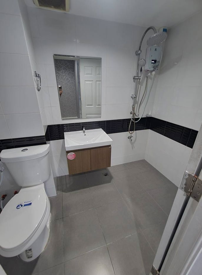 picture Code: KJ9105  for rent The Prive Ratchadapisek 30 // Line ID: @kjcondo (with @) // - 10/12