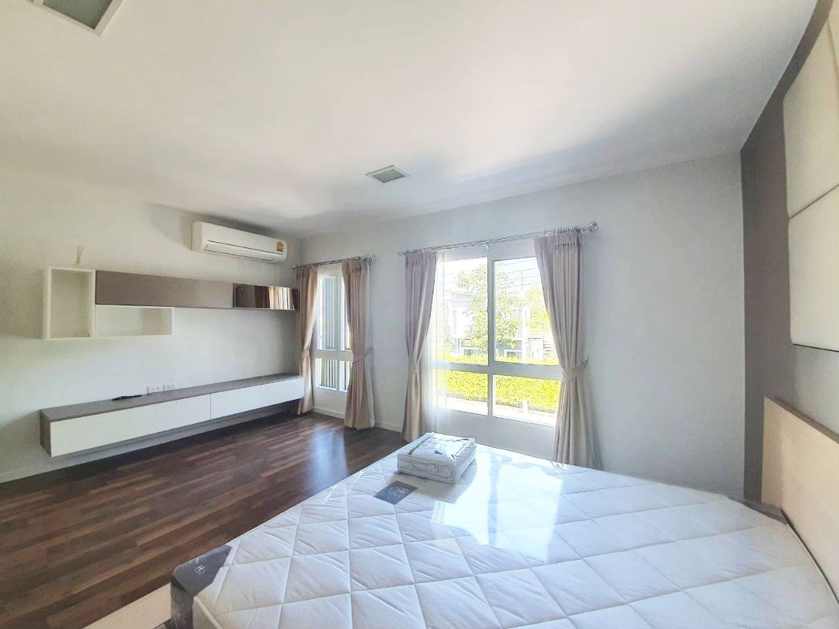 picture Two storey house for rent with 3 bedrooms,3 toilets and 1 kitchen.  - 4/12