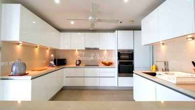 Condos for sale : 🛏️ 2 Bed - 🛁 3 Bath - 🏙️ Sea View - 🌏 FOREIGN name - 🏢 Baan Haad U Thong Pattaya - Ref: BHUT01