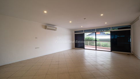 🛏️ 1 ห้องนอน - 🛁 1 ห้องน้ำ - 🏙️ City Views - 🇹🇭 ชื่อบริษัท - 🏢 Executive Residence 4 Pattaya - รหัส: EXFOUR13