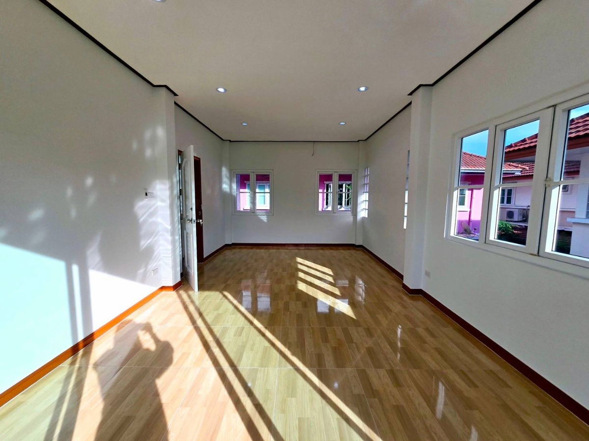 รูป บ้านเดี่ยว กว้างขวาง ตกแต่งใหม่ พร้อมอยู่ หมู่บ้าน เดอะสวีทการ์เด้น 2 ถนนหทัยราษฎร์​  สามวาตะวันตก คลองสามวา  (หนองระแหงซอย 3) แถมเฟอร์นิเจอร์ - รูปที่ 11/31