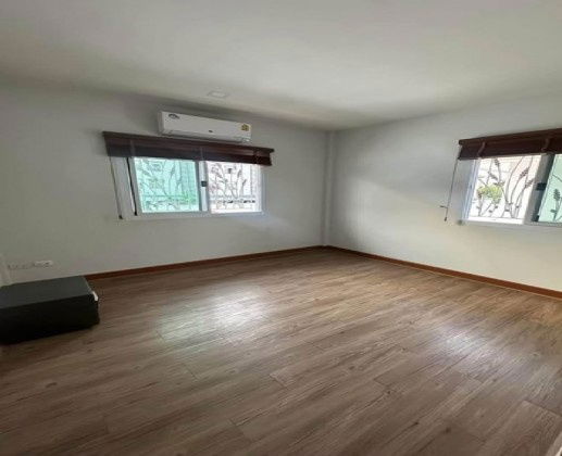 รูป ให้เช่า บ้านเดี่ยว 2 ชั้น  ทำเล ซอยลาดพร้าว 41 ใกล้ รถไฟฟ้า สถานีภาวนา ประมาณ 1 กิโลเมตร / แอร์ 5 เครื่อง /อยู่อาศัย หรือ Home Office - รูปที่ 6/10