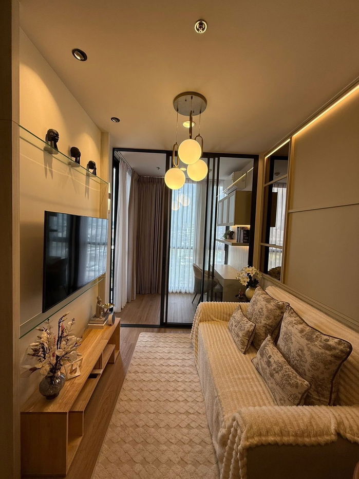 picture  The Issara               Sathorn - 1/18