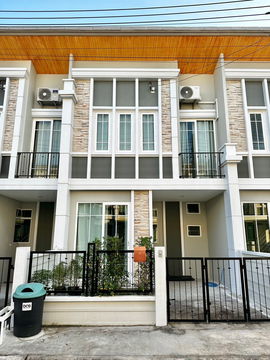 Townhouse for rent 4 Bedrooms  and    2 Bathrooms  1 living room.