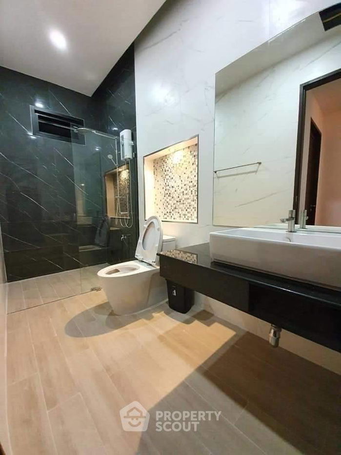 รูป วิลล่า 3-ห้องนอน ใกล้ เมืองหัวหิน (ID 2341575) - รูปที่ 6/9