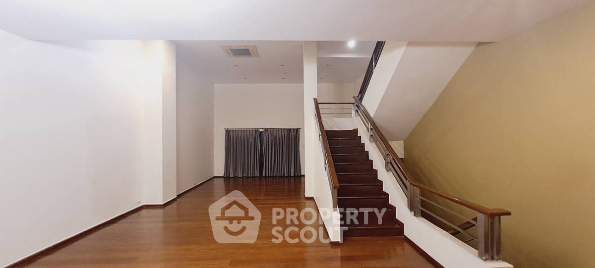 รูป ทาวน์เฮาท์ 4-ห้องนอน ที่ โลตัส พอยท์ เอกมัย ใกล้ BTS เอกมัย (ID 2342638) - รูปที่ 23/41