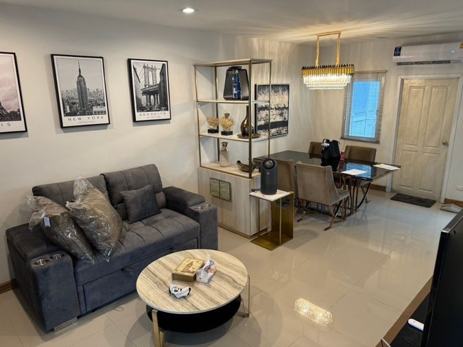 ให้เช่าบ้าน 3 นอน 2 ห้องน้ำ 2 ที่จอดรถ หมู่บ้านเดอะทรัสรังสิตคลอง  ราคาเช่า 18,000 /เดือน 