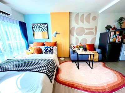 ขายคอนโด : 🚨 โอกาสสุดท้าย! คอนโดแต่งครบ ใกล้นิคมอมตะ เพียง 1 นาที! หิ้วกระเป๋าเข้าอยู่ได้เลย 🏡 💰 ราคาพิเศษเพียง 999,000 บาท เท่านั้น 📞065-5639565