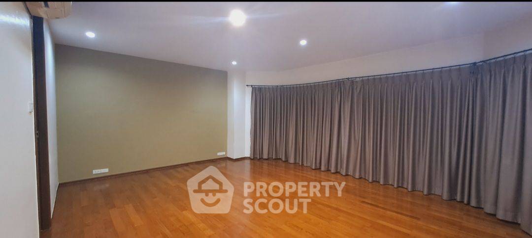 รูป ทาวน์เฮาท์ 4-ห้องนอน ที่ โลตัส พอยท์ เอกมัย ใกล้ BTS เอกมัย (ID 2342638) - รูปที่ 35/41