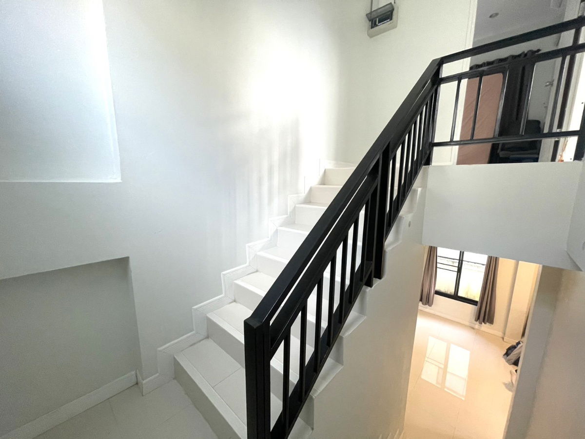 รูป ให้เช่าบ้านเดี่ยวสองชั้น  4 ห้องนอน 3 ห้องน้ำ 1  ห้องครัว  2  ที่จอดรถ - รูปที่ 9/24