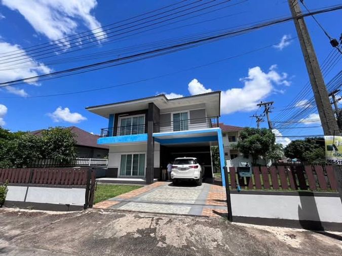 ให้เช่าบ้านเดี่ยวสองชั้น  3 ห้องนอน 4 ห้องน้ำ 1  ห้องครัว