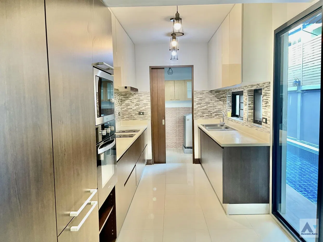 รูป 🔼🔽 AccomA 📩 Sunlit family home with private garden and pool in Sukhumvit (AA24620) - รูปที่ 5/15