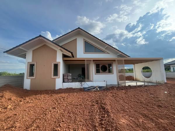 รูป ขายบ้านเดี่ยวชั้นเดียว  3 ห้องนอน  2 ห้องน้ำ  1 ห้องครัว  2 ที่จอดรถ - รูปที่ 1/13