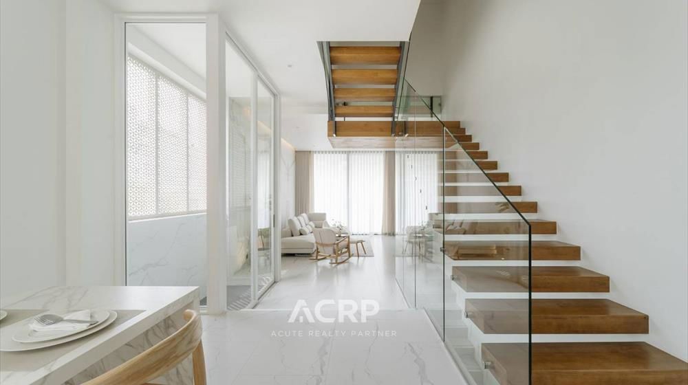 picture Newly built 5-story house for rent in the heart of Ekkamai, Sukhumvit 65. Beautifully decorated and  - 7/10