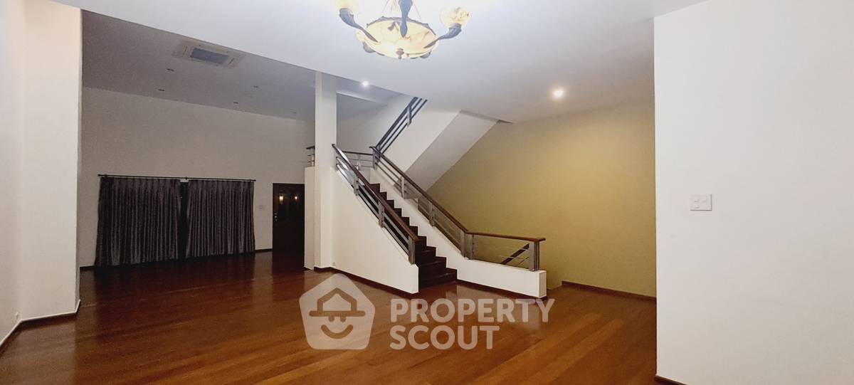 รูป ทาวน์เฮาท์ 4-ห้องนอน ที่ โลตัส พอยท์ เอกมัย ใกล้ BTS เอกมัย (ID 2342638) - รูปที่ 14/41