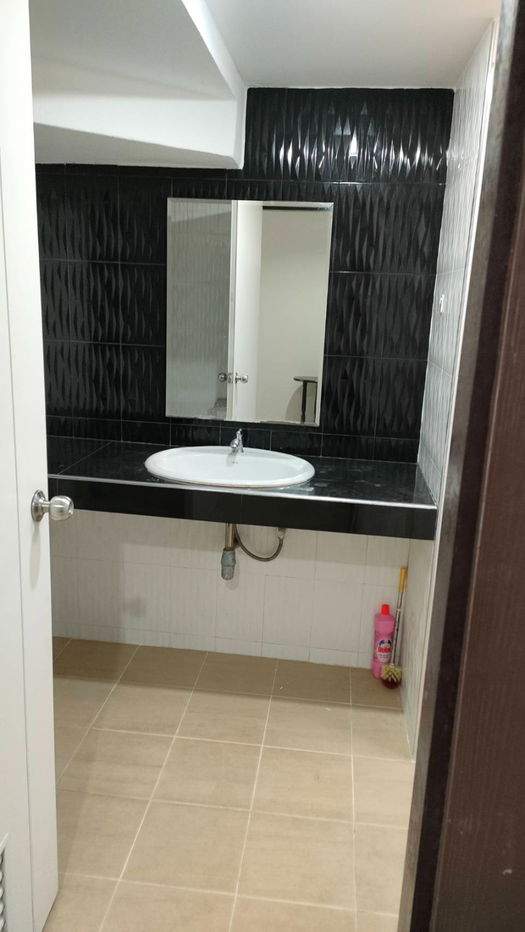 รูป ให้เช่าทาวน์โฮม   2 ชั้น   มี 3 ห้องนอน 2 ห้องน้ำ 1 ห้องครัว จอดรถได้ 1 คัน  - รูปที่ 19/22