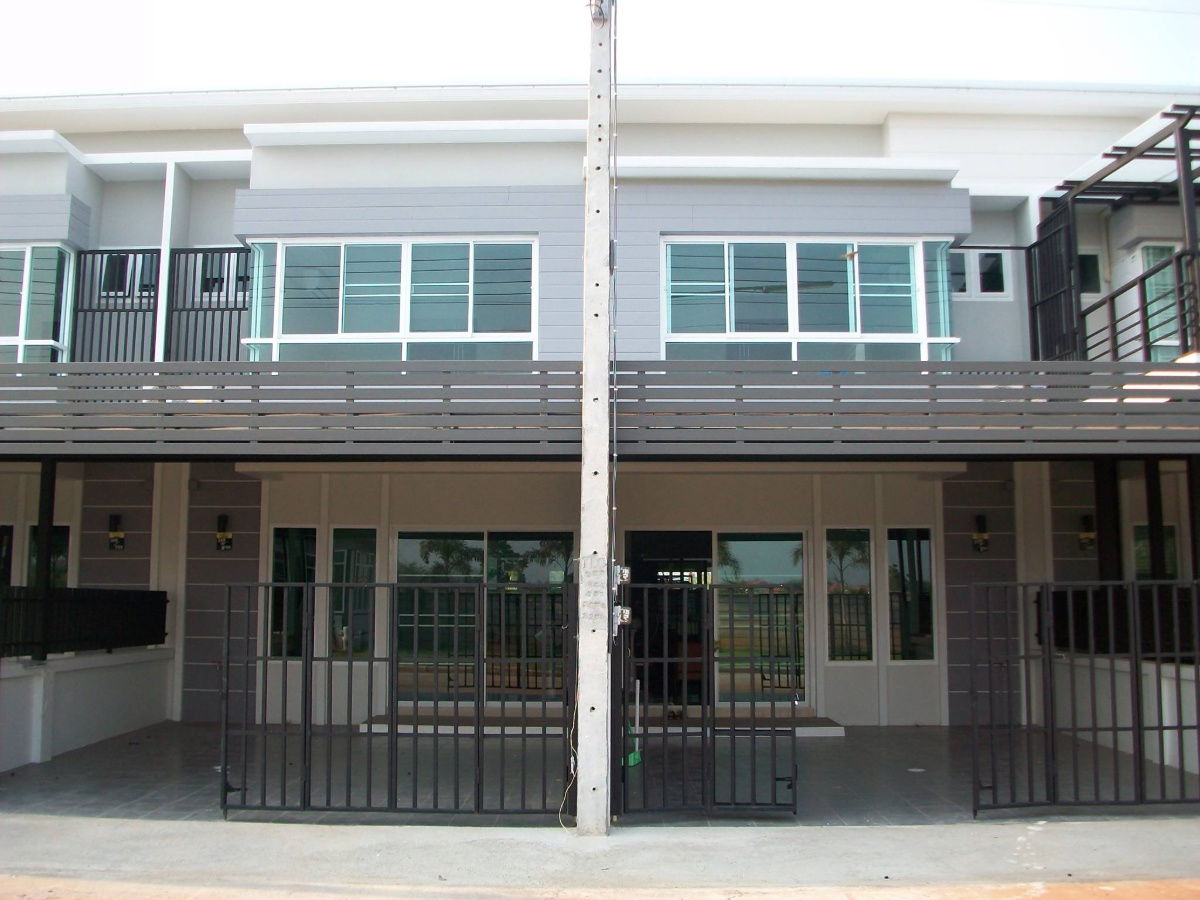 รูป ให้เช่าทาวน์โฮม   2 ชั้น   มี 3 ห้องนอน 2 ห้องน้ำ 1 ห้องครัว จอดรถได้ 1 คัน  - รูปที่ 1/22