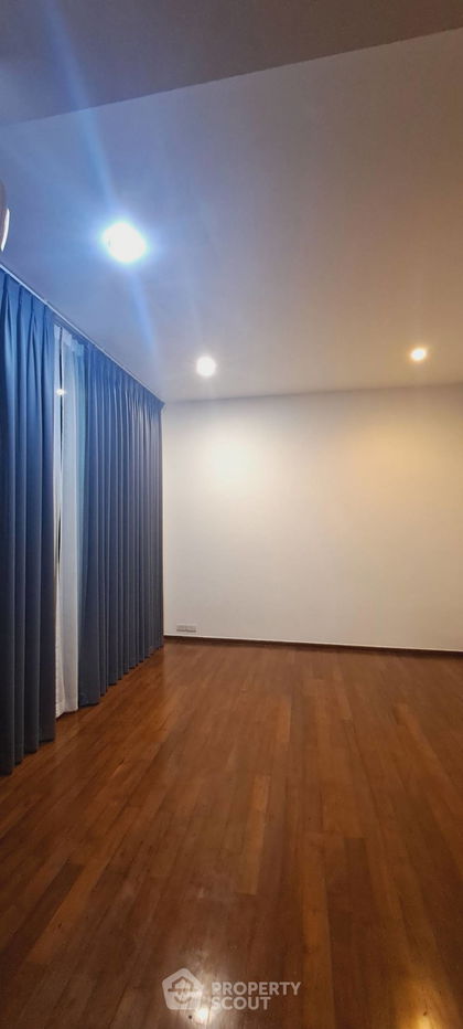 รูป ทาวน์เฮาท์ 4-ห้องนอน ที่ โลตัส พอยท์ เอกมัย ใกล้ BTS เอกมัย (ID 2342638) - รูปที่ 11/41