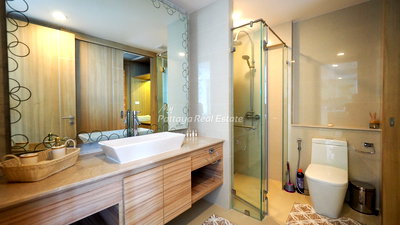 Condos for sale : 🛏️ 2 Bed - 🛁 2 Bath - 🏙️ Sea View - 🌏 FOREIGN name - 🏢 The Riviera WongAmat Beach Pattaya - Ref: RW22