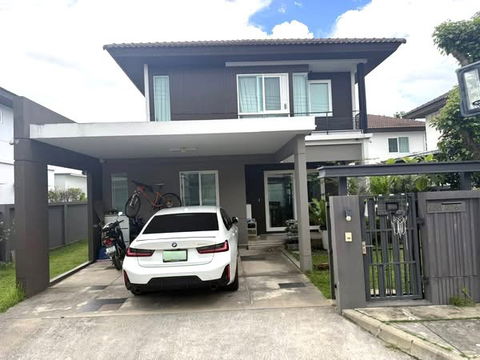 Two storey house for  sale  3 bedrooms,3 toilets and 1 kitchen. 