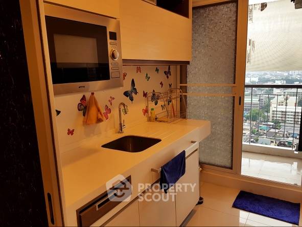 รูป คอนโด 1-ห้องนอน ที่ เดอะ รูม สาทร-ตากสิน ใกล้ BTS โพธิ์นิมิตร (ID 383366) - รูปที่ 3/12
